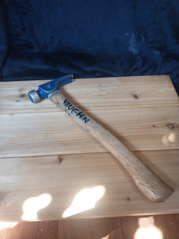 Vaughn 18" Framing Hammer