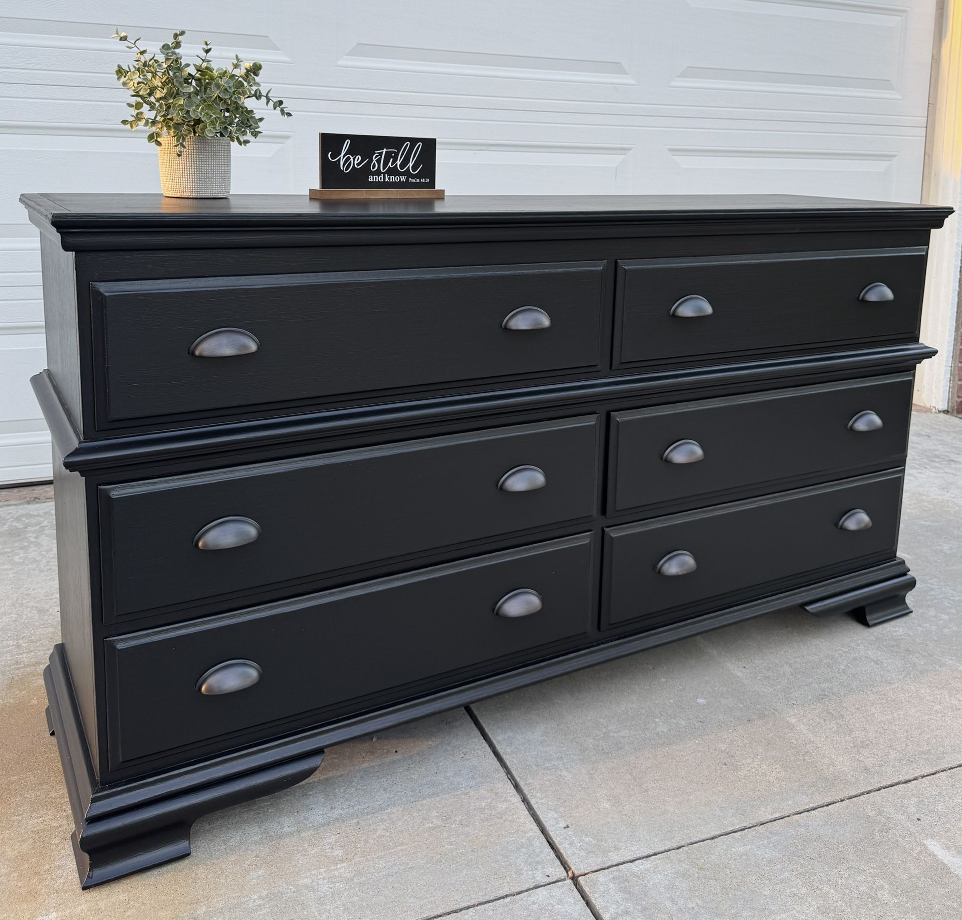 Beautiful Black 6-Drawer Solid Wood Dresser
