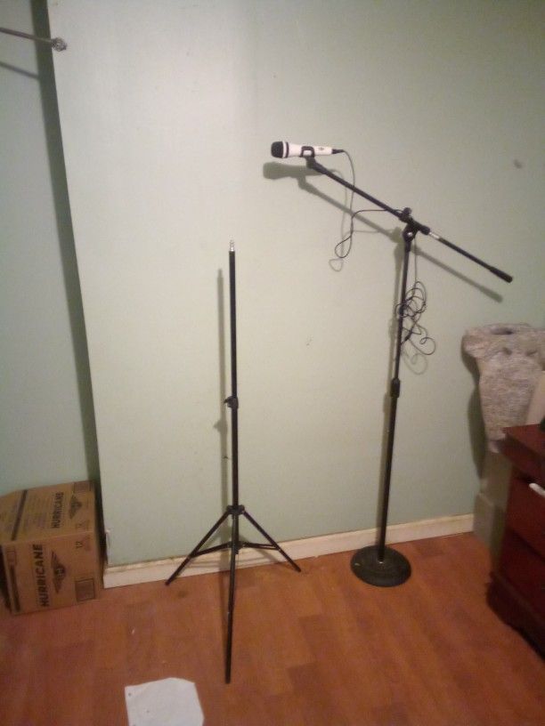 Boom Axman Stand Mic Included