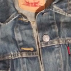 WOMENS MEDIUM LEVI JACKET