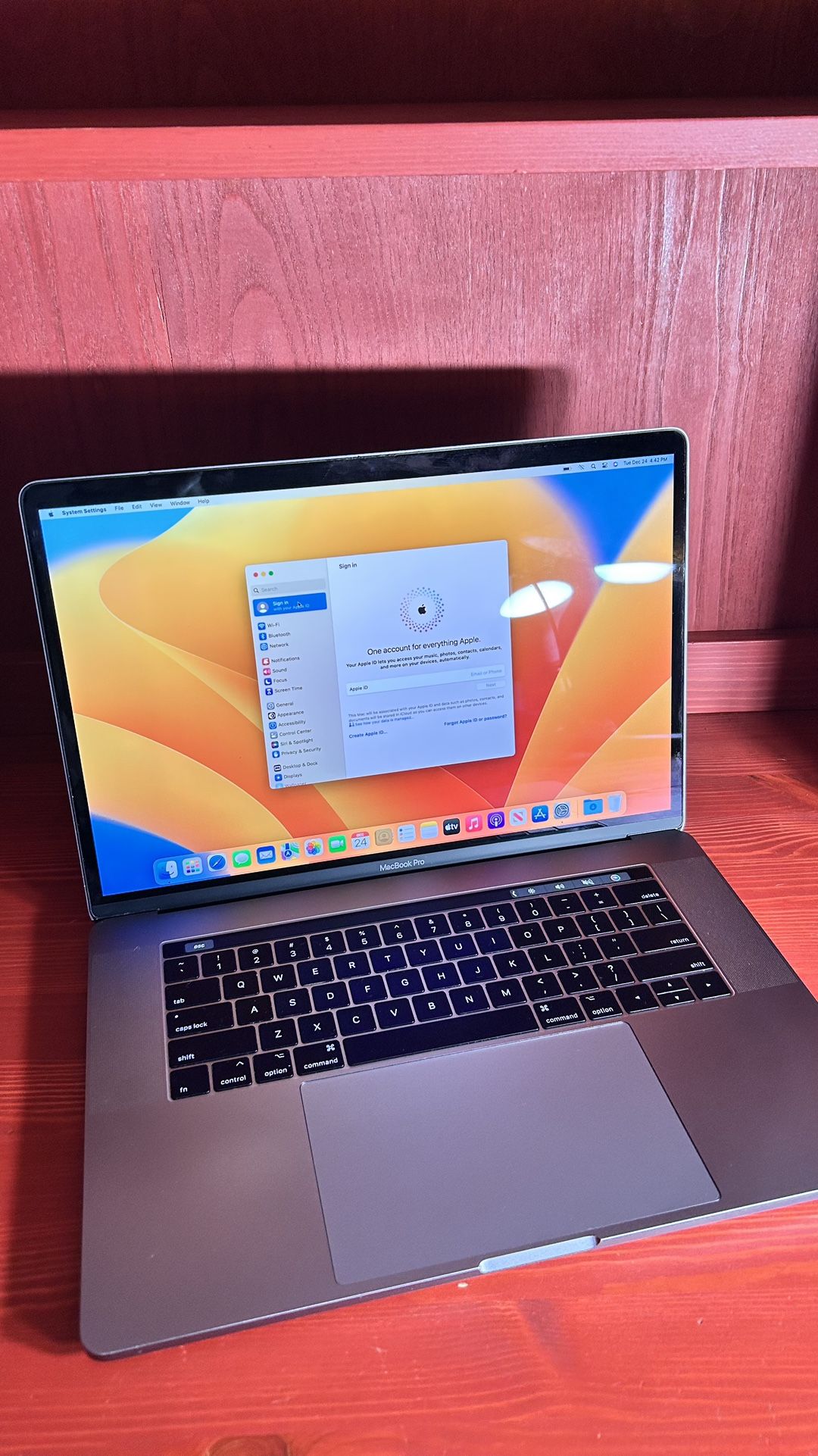 Apple MacBook Pro 15” Retina Touch Bar , I7, 16GB RAM 512GB SSD macOS Ventura $460