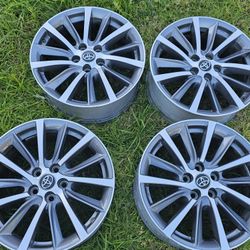 TOYOTA 18" INCH WHEELS WITH ORIGINAL LUG NUTS