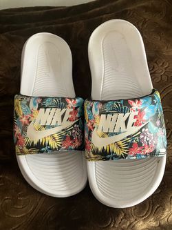 $25, Women’s Nike Sandals size 8