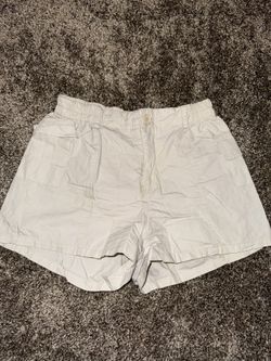 Women's Cream Cargo Shorts Size Medium