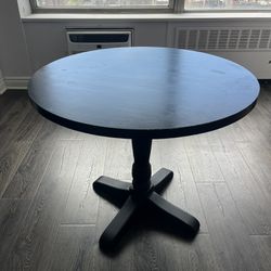 Round Pedestal Dining Table 