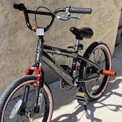 Boys 18" Bike In Excellent Condition 
