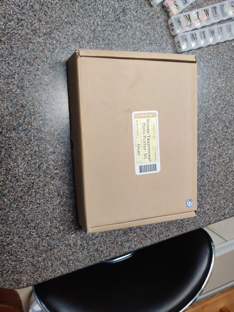 Longaberger Pizza Plates X 2pieces