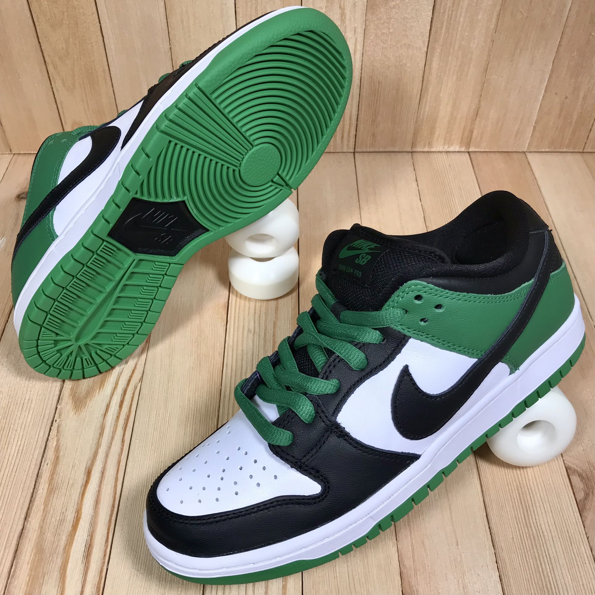Nike SB Dunk Low Pro Classic Green Black White Skate Shoes Sneakers Men’s Size 7 Brand New in Box BNIB Deadstock DS