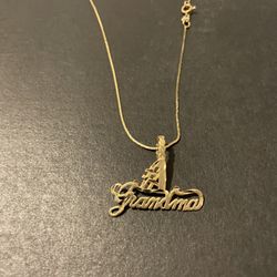 14k Gold Grandma Pennant Necklace 