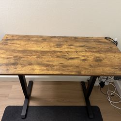 Height adjustable desk