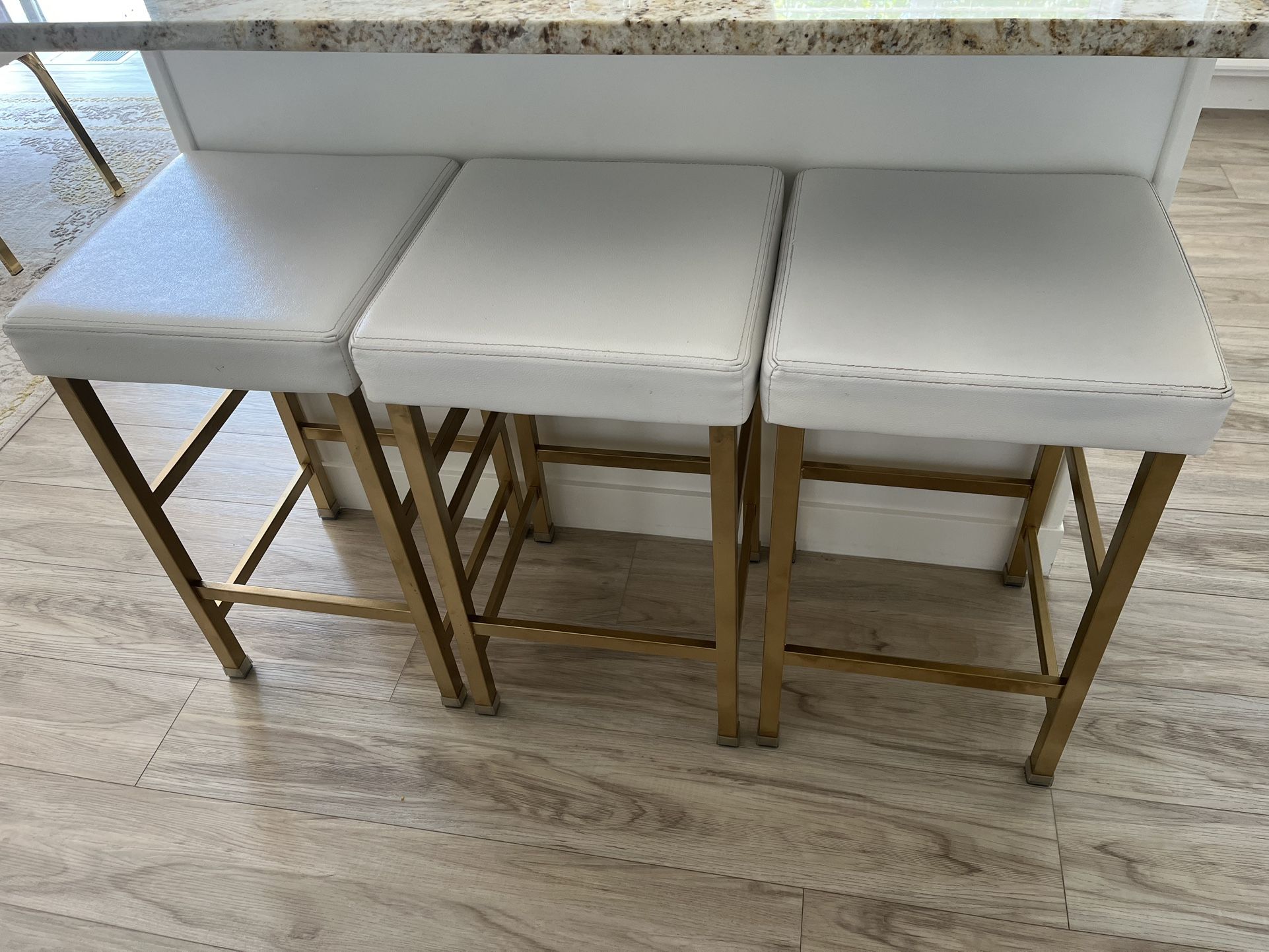 counter height backless bar stool with durable vinyl seat