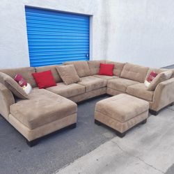 Modern Sectional Couch With Ottoman, 🛋 Like New 🛋 
