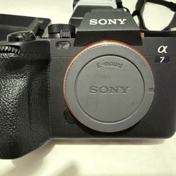 Sony A 7IV MINT CONDITION Body ONLY