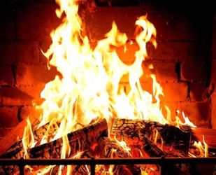 FIREWOOD - Nice Dry Seasoned Firewood Quarter Cords