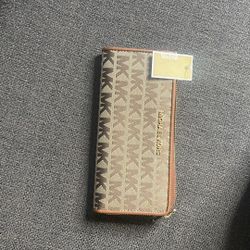 MICHAEL KORS WALLETS