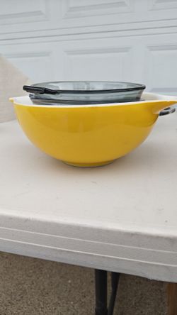9 Pieces $15 for all Vintage PYREX Bowls and Plates