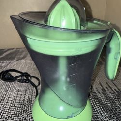 Taco Tuesday Electric Citrusy Juicer Green( Like New)