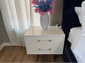 Modern White Dresser & 2 Matching Nightstands – Excellent Condition