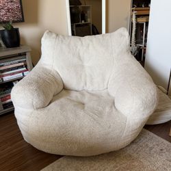 Oversized Bouclé / Sherpa Accent Chair – Cozy Reading / Lounge Chair