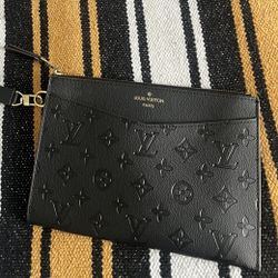 louis vuitton pouch monogram