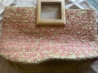 Women’s straw purse