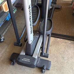 Nordic track Commercial 1300 Elliptical 