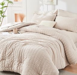HYMOKEGE Beige Oversized King Comforter Set Seersucker 7 Pieces, All Season