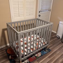 Baby mini crib