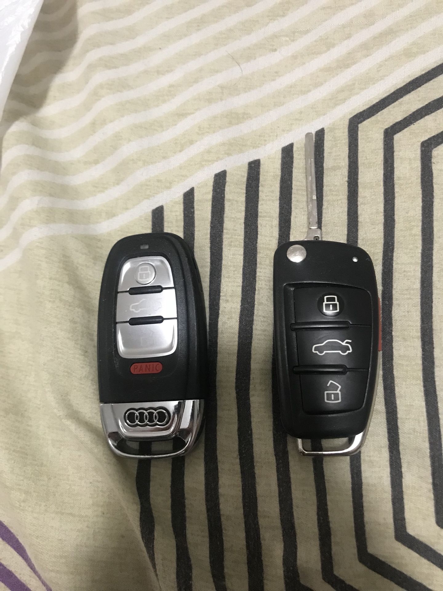 2 audi key fobs with transponder