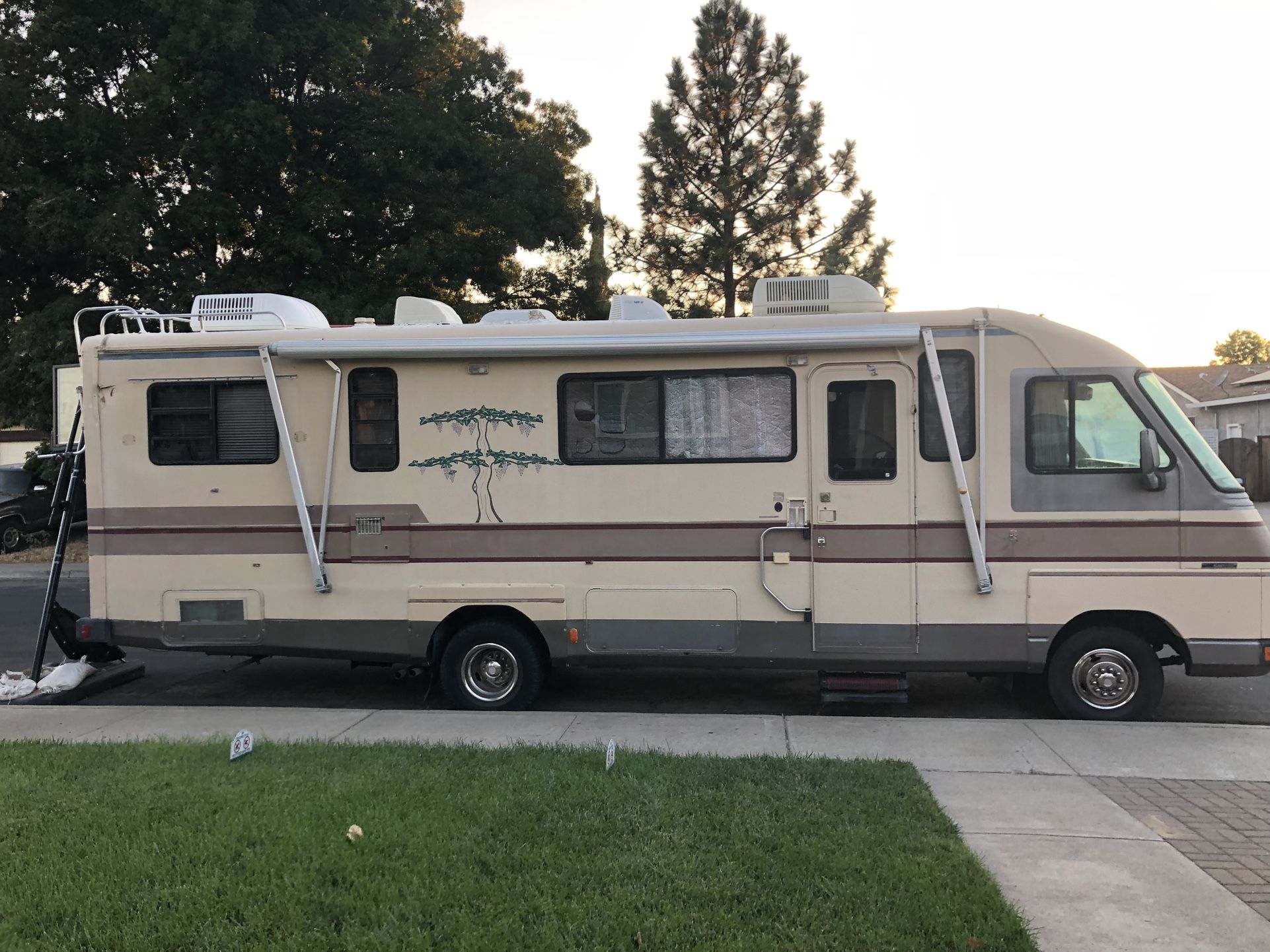 1990 RV Ford S Wind 63000 Miles Motorhome For sale In Great Condition.