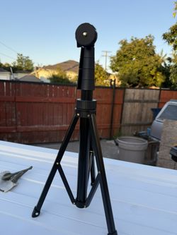 Compact Tripod 5’ Tall New