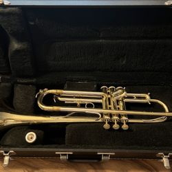 Trumpet w/hard case. 