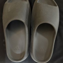 Yeezys Slides