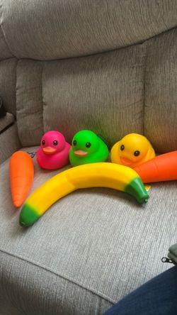 Squishy ducks, carrots,m