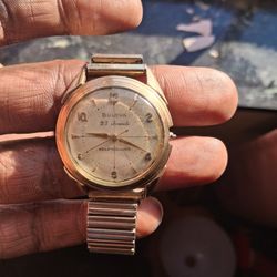 This is a vintage Bulova 23 Jewels automatic wristwatch,  1950s 