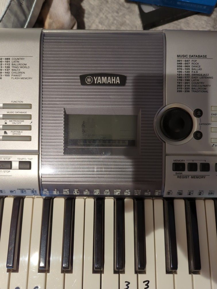 vintage yamaha keyboard psr e403 BENZ 02339