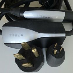 Tesla Universal Mobile Connector Charger 1058221-01-G