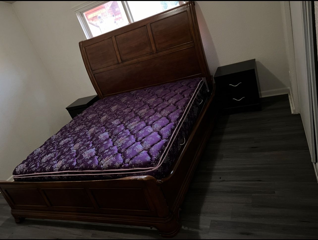 King Size Bed And Wooden Frame