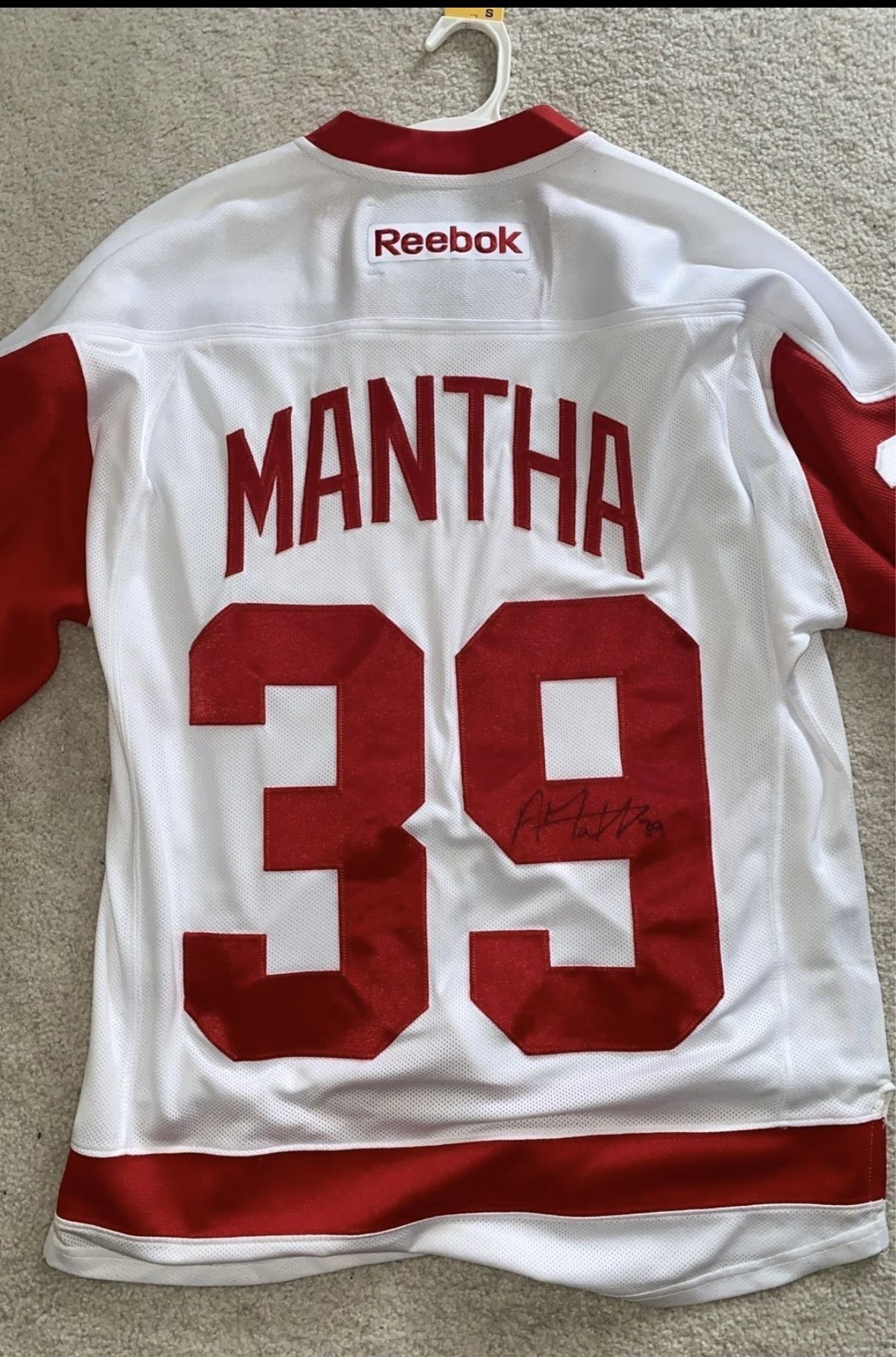 Detroit red Wings Autographed Jersey 