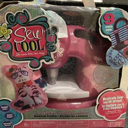 Spin Masters New Glitter Sew Cool Sewing Machine - New Craft Kits NEW