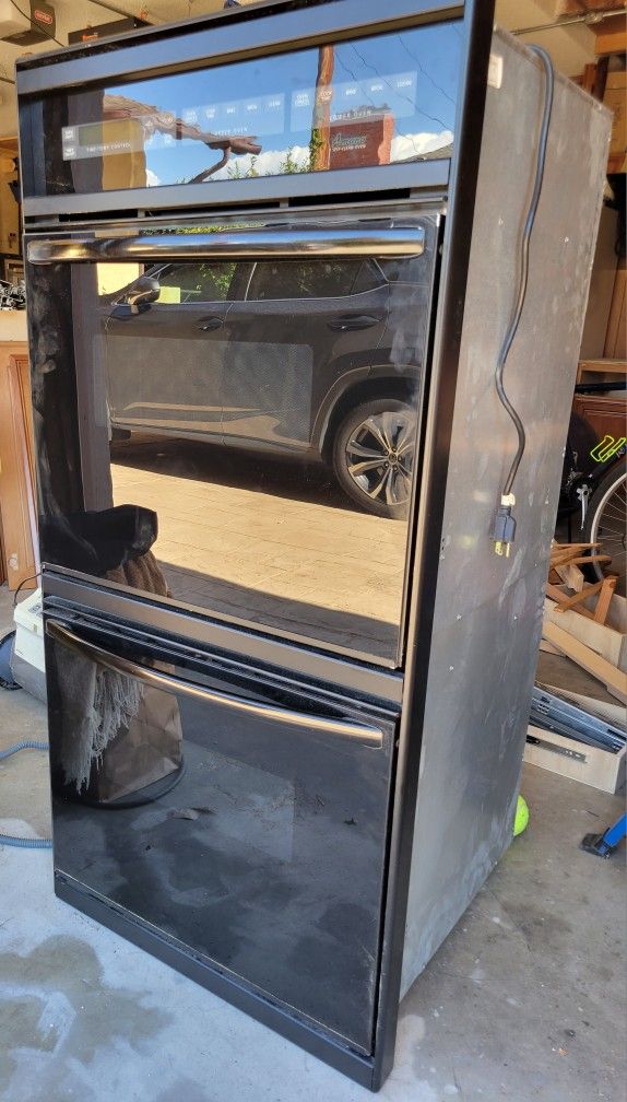27 Inch AMANA gas Wall Double Oven