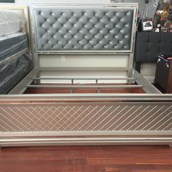 New Glam Silver and Crystal King  Bed

Elegant! Mirror Trim

