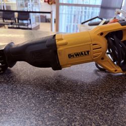 DeWalt Reciprocating Saw, Model: DWE305
