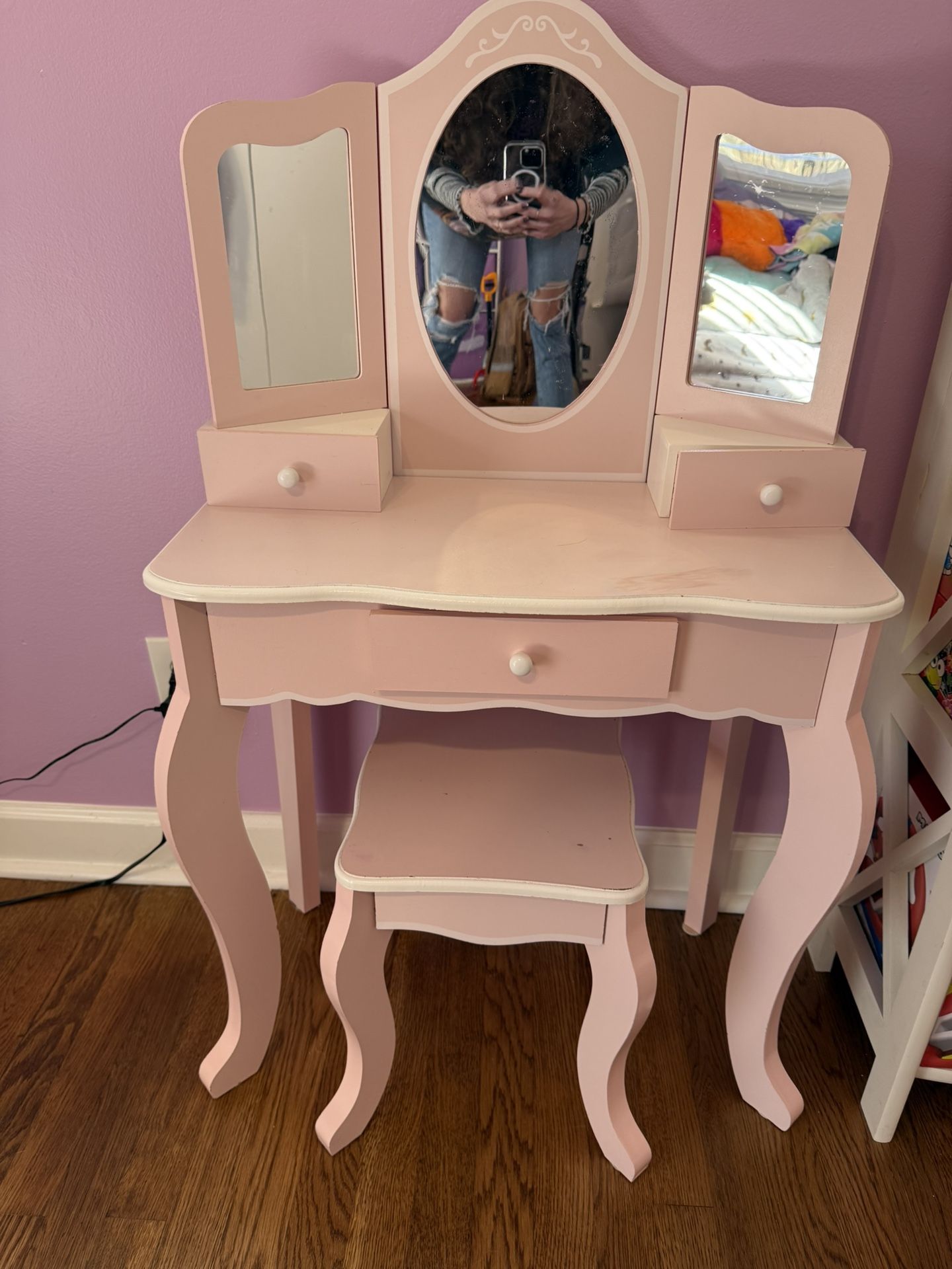 Kid/ Toddler Vanity Desk