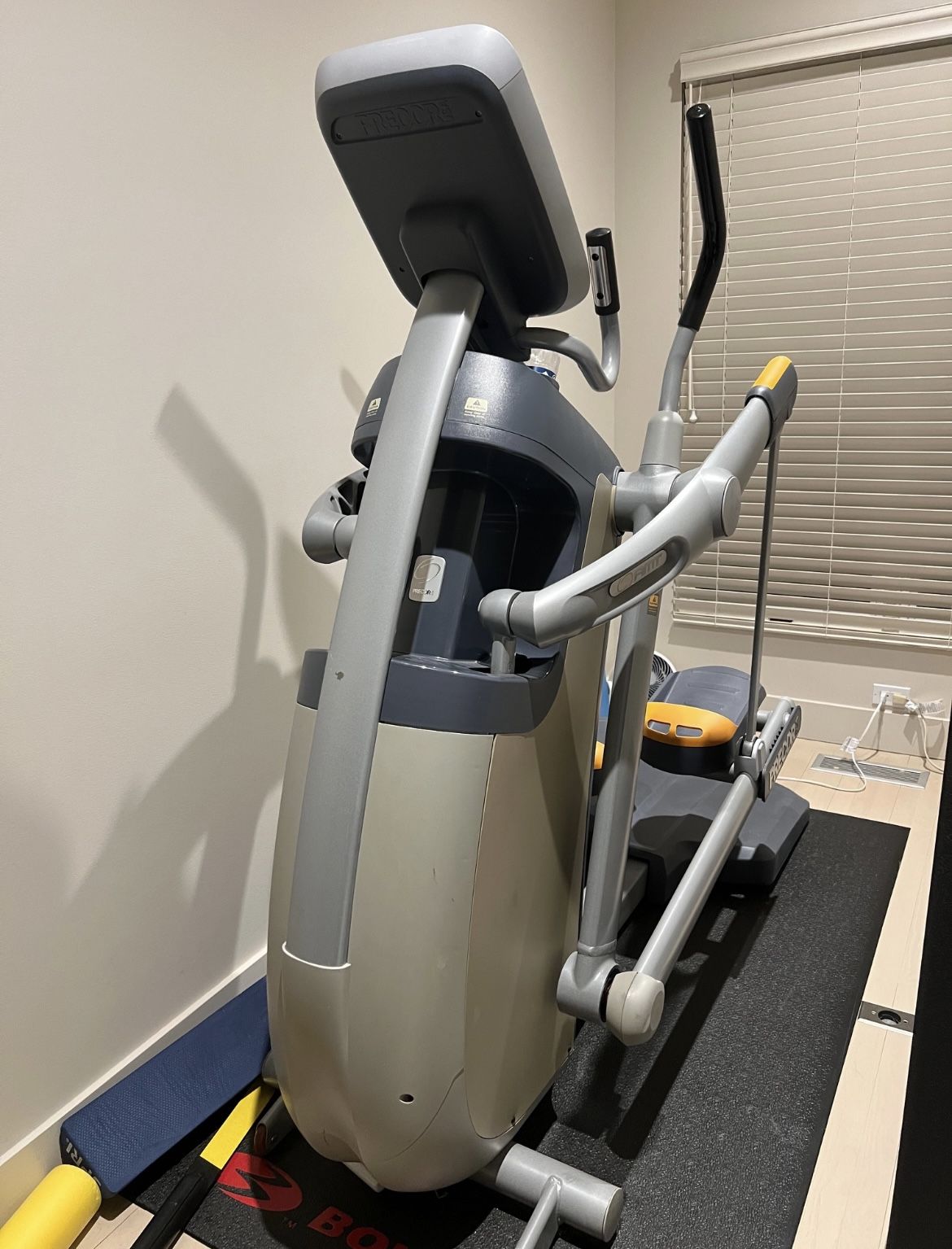 Precor Elliptical machine AMT100i