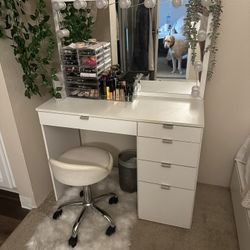 MAKEUP VANITY WITH MIRROR