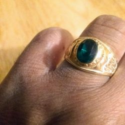Beautiful ,❤️gold plated green stone. Ring 🎁🎁🎁 size 7