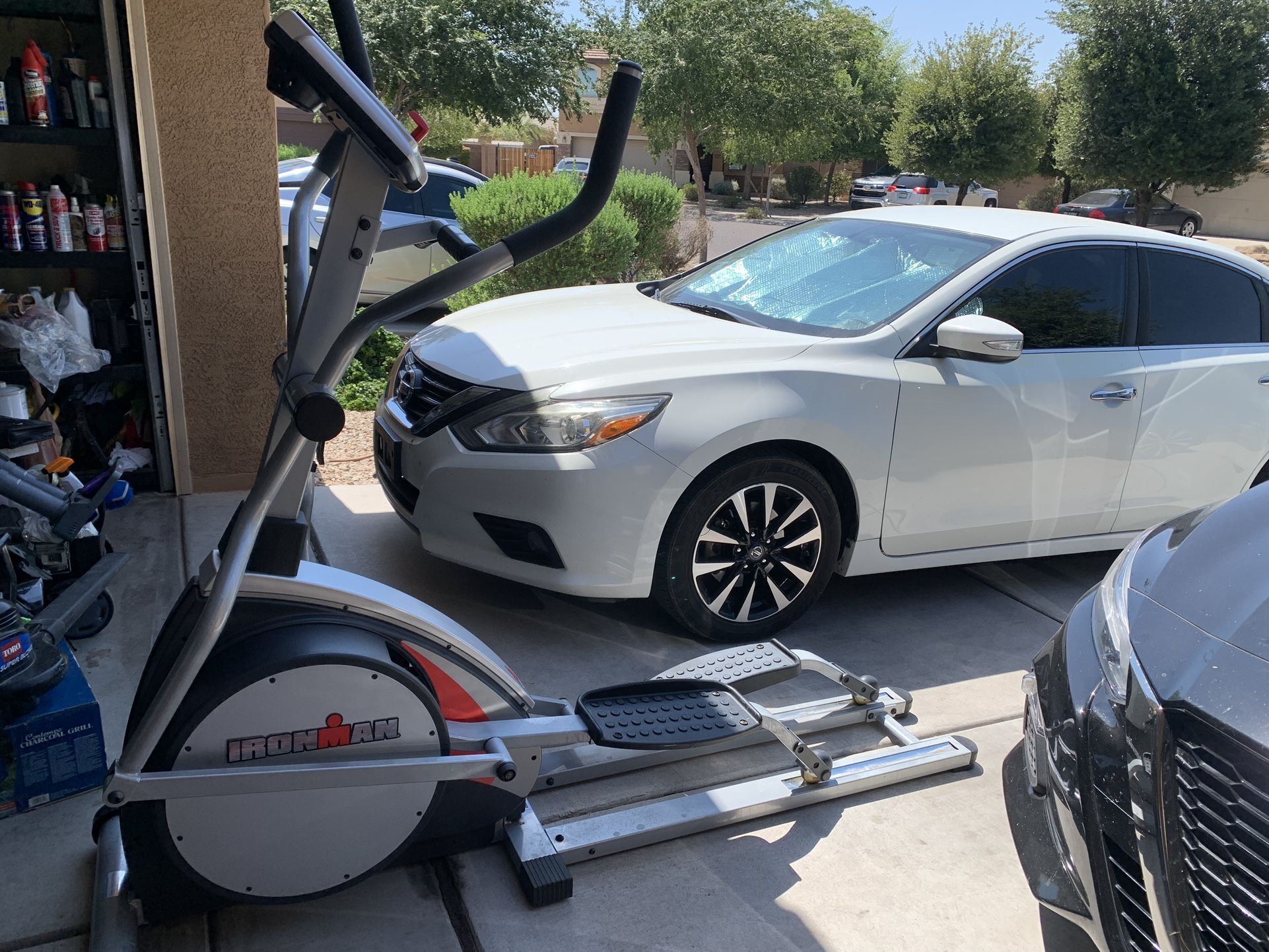 IRON MAN ELLIPTICAL MACHINE