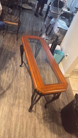 Entry way table