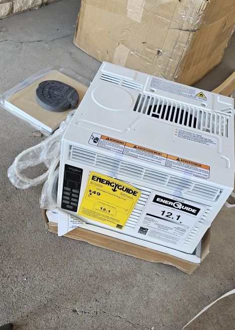 Whirlpool
6,000 BTU115V Window Air Conditioner Cools 250 Sq. Ft. . with Dehumidifier, Remote and Digital Display in White